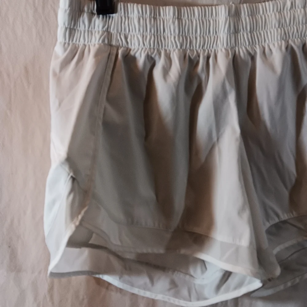 Athleta Womens Medium White Short Mesh Racer Run Mid Rise 4 inch Briefs Lining